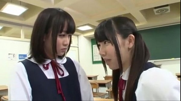 คลิปหลุด นักเรียนสาวญี่ปุ่นขี้เงี่ยนเเอบโดดเรียนไม่ยอมเข้าเรียนมาเเอบเลียหีกันอยู่ในห้อง